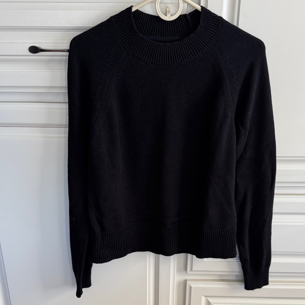Daily Ritual Women's Black Crew Neck Sweater